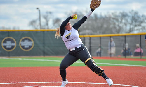 Softball Splits SAC Doubleheader with Queens