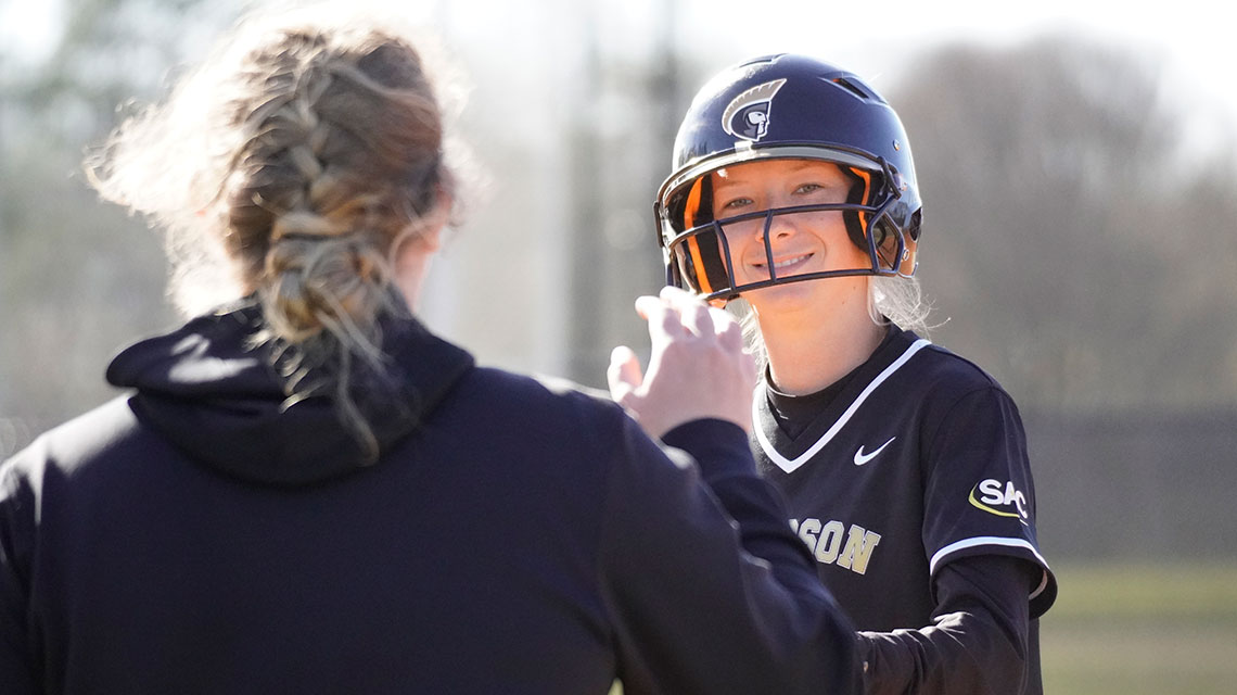 Softball Set To Travel To Lincoln Memorial On Wednesday
