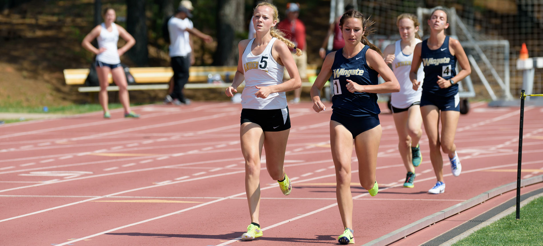 Bozarth Wins Women’s 5,000 Meter at East Tennessee State’s Tri-Star Classic