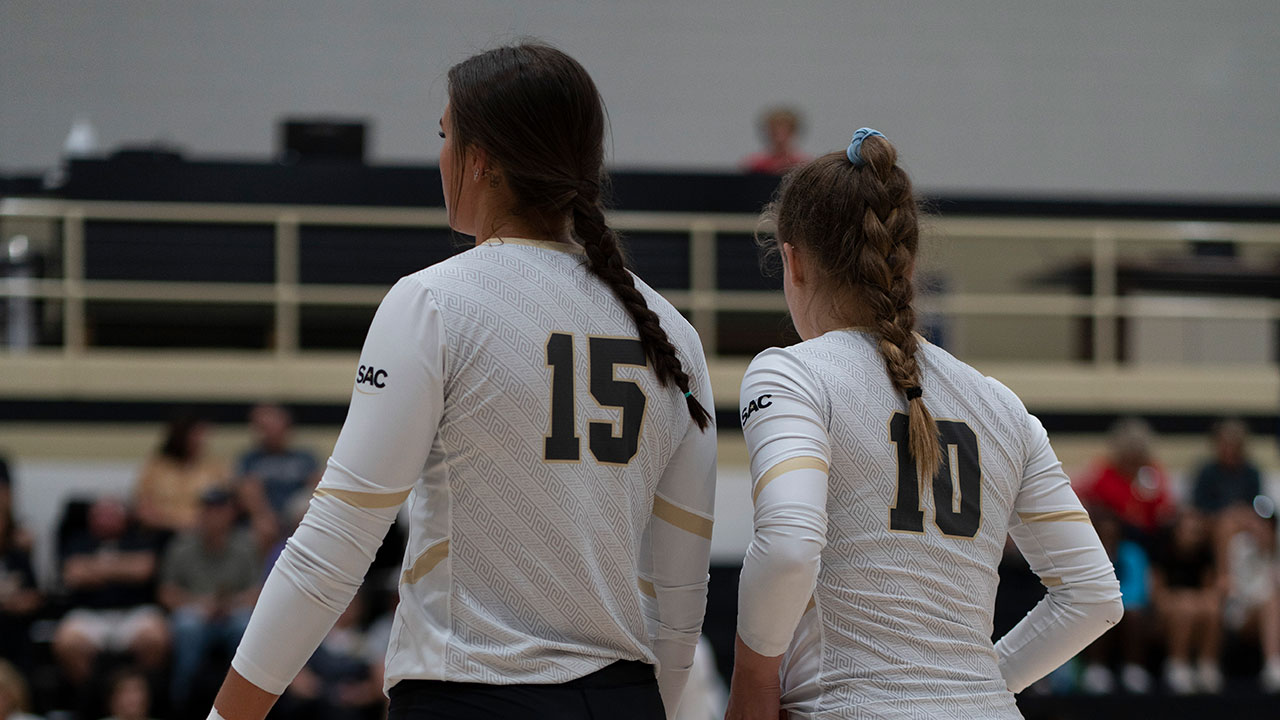 Volleyball Drops Four-Set Decision to Wingate in SAC Semifinals