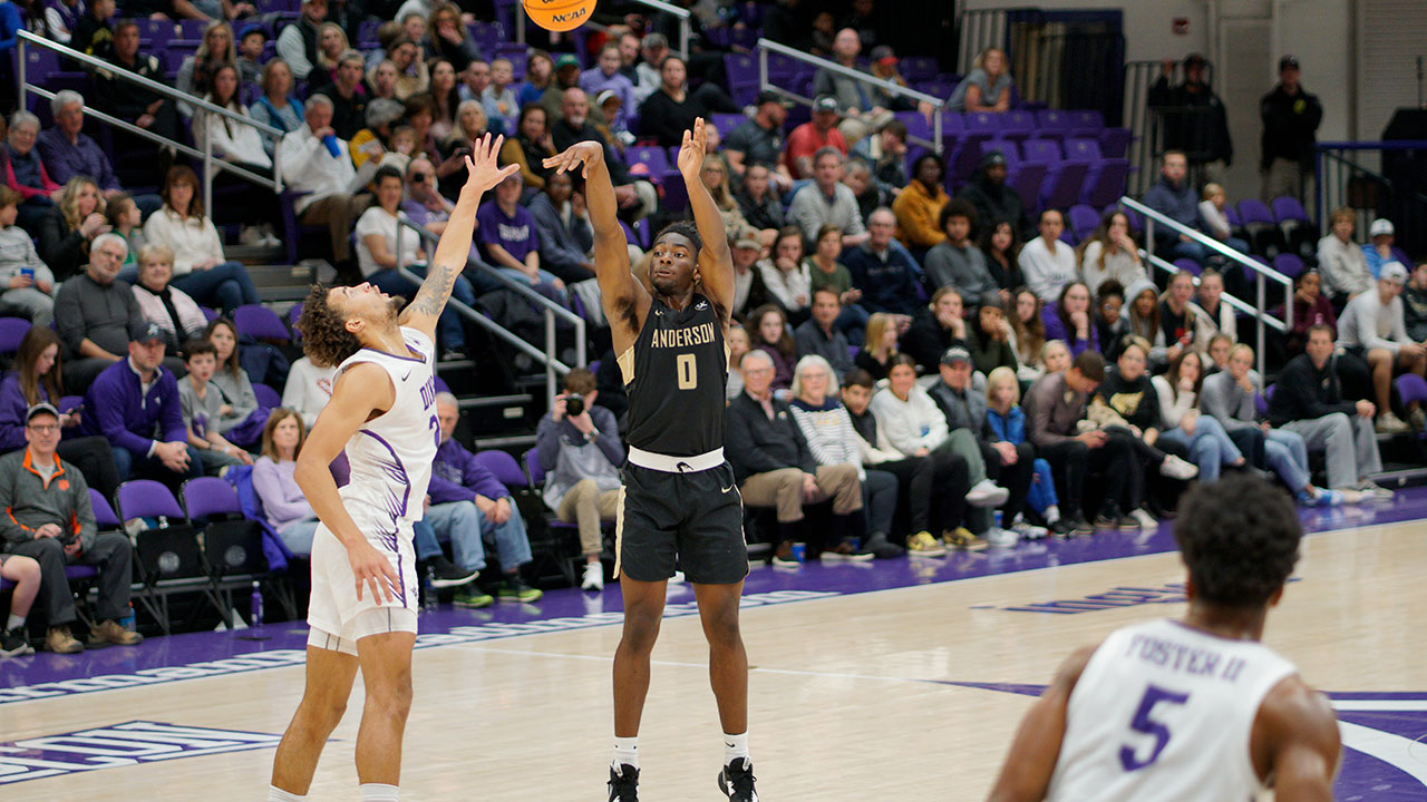 Men’s Basketball Falls to Furman in Exhibition Contest