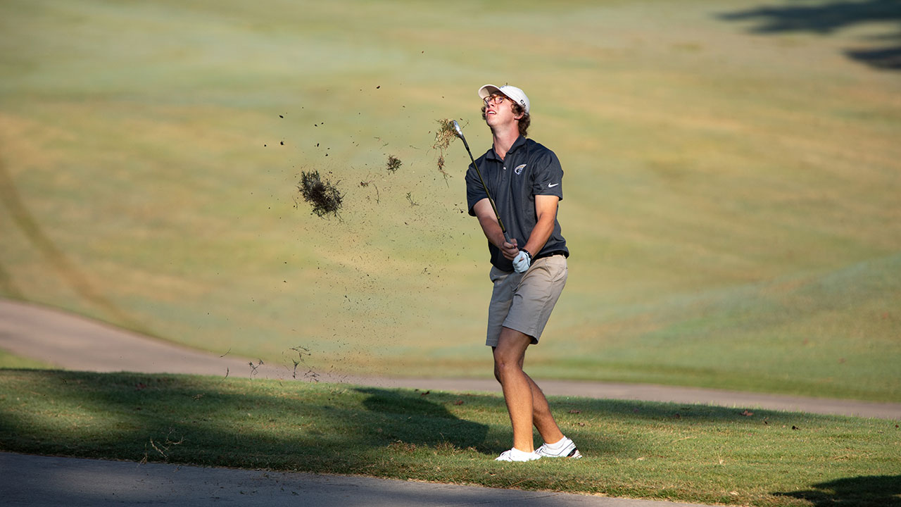 Men’s Golf Leads Bearcat Classic Late in Second Round