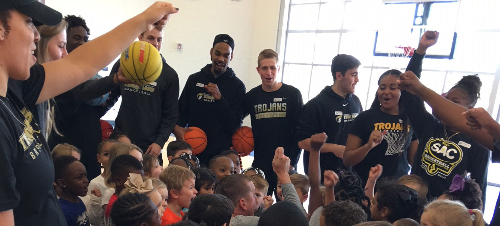 Men’s and Women’s Basketball Spend Morning at North Pointe Elementary
