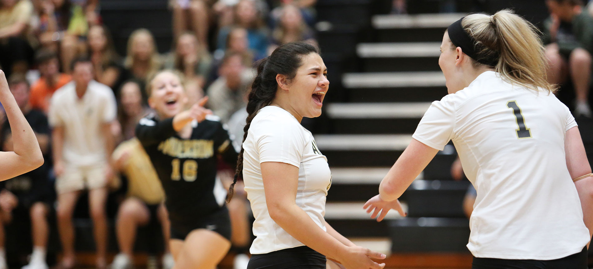Volleyball Enters Regular-Season Home Stretch with Two-Match Road Swing