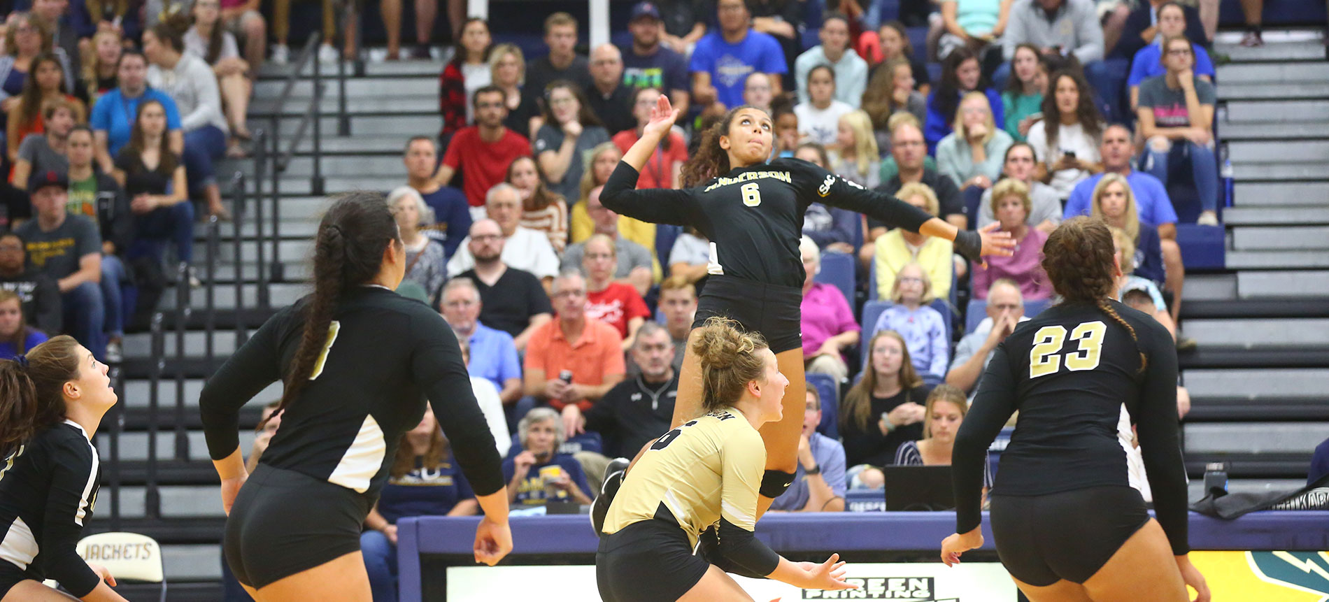 Volleyball Drops Five-Set Thriller to League-Leading Wingate