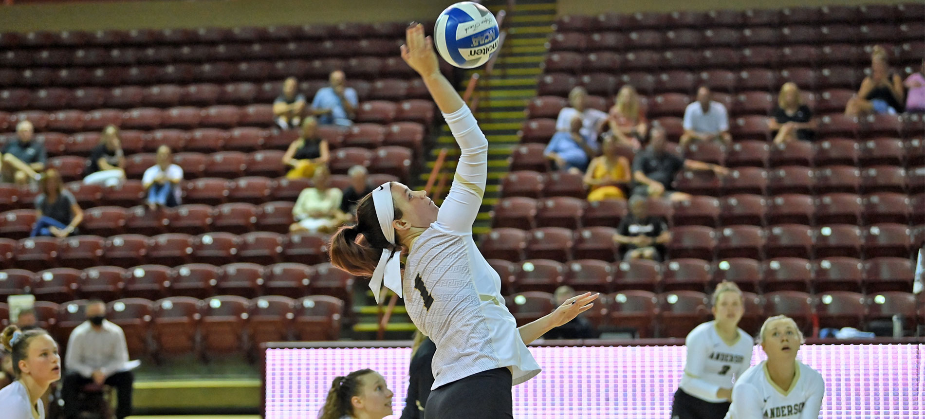 Volleyball Opens Rollins Invitational with Pair of Wins