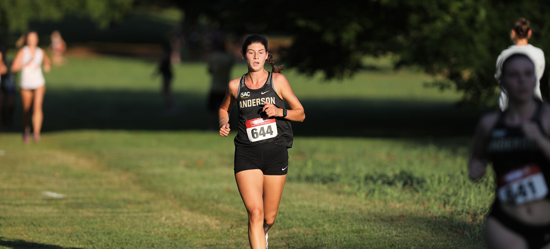 Women’s Cross Country Battles the Heat to Finish 10th at Queen City Invite
